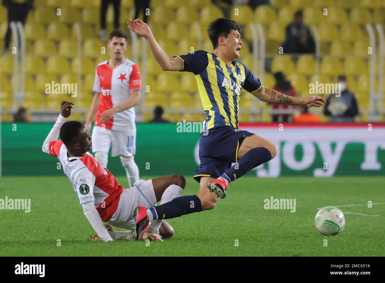 Fenerbahçe, Beşiktaş go all in for early Conference League groups