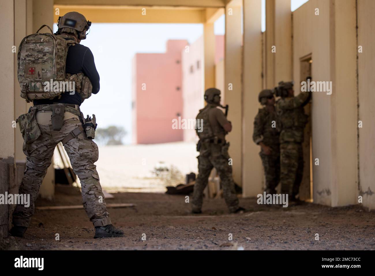 U.S. Green Berets assigned to the 19th Special Forces Group (Airborne), Utah Army National Guard, pull security while a teammate prepares to breach the door while practicing breaching and Close-Quarters Battle techniques while training in Tifnit, Morocco during African Lion 22, June 26, 2022.  African Lion 22 is U.S. Africa Command's largest, premier, joint, combined annual exercise hosted by Morocco, Ghana, Senegal, and Tunisia, June 6 - 30. More than 7,500 participants from 28 nations and NATO train together with a focus on enhancing readiness for U.S. and partner-nation forces. AL22 is a jo Stock Photo