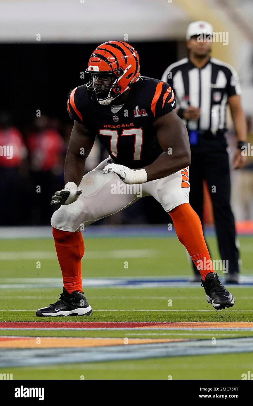 East Rutherford, New Jersey, USA. 26th Sep, 2022. Cincinnati Bengals guard  Hakeem Adeniji (77) during warm-up prior to kickoff against the New York  Jets during a NFL game at MetLife Stadium in