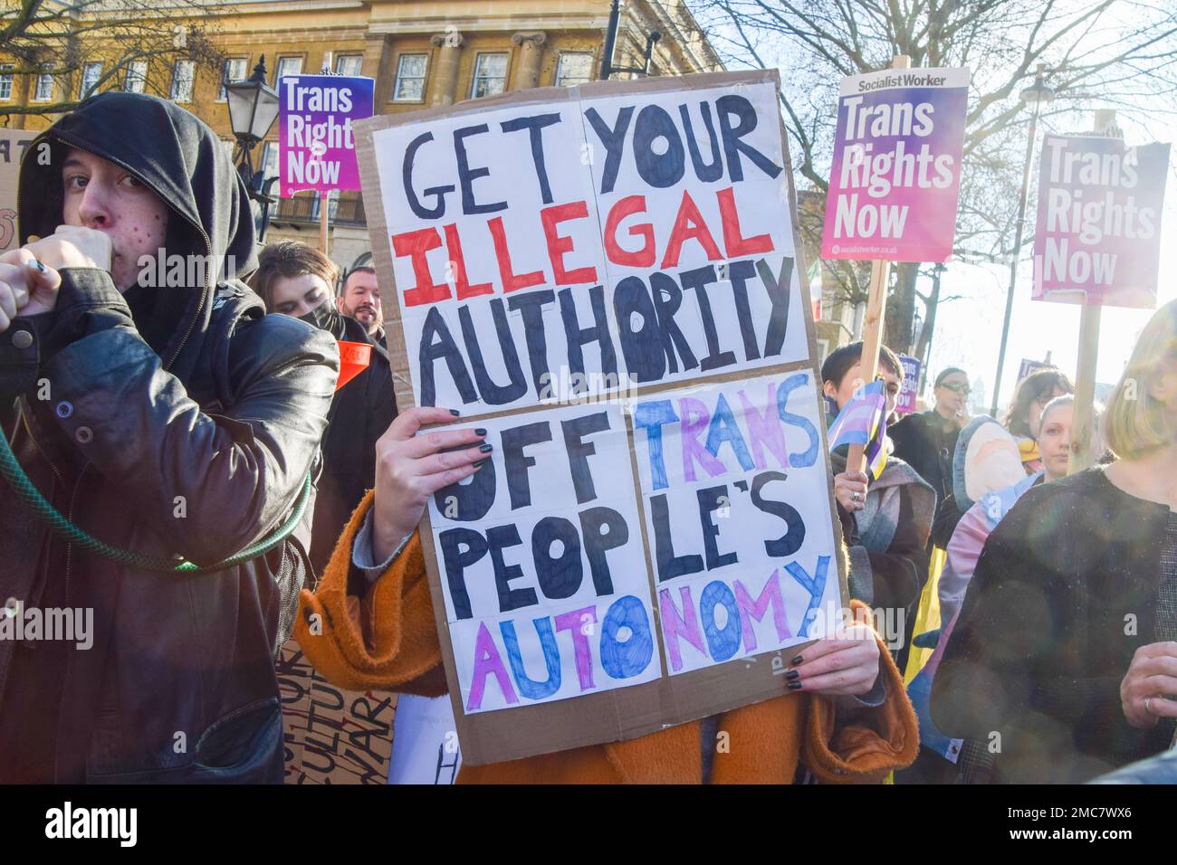 London, UK. 21st January 2023. Protesters gathered outside Downing Street in support of trans rights after Rishi Sunak blocked Scotland’s gender recognition reforms. Credit: Vuk Valcic/Alamy Live News Stock Photo