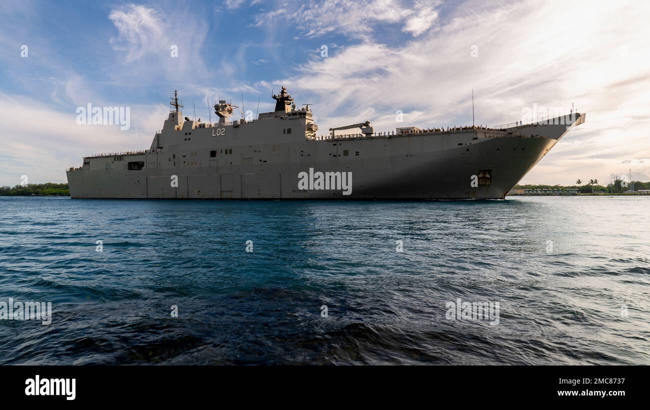 220627-N-PV401-1008 PEARL HARBOR (June 27, 2022) – Royal Australian Navy amphibious assault ship HMAS Canberra (L02) arrives at Joint Base Pearl Harbor-Hickam to participate in the Rim of the Pacific (RIMPAC) 2022. Twenty-six nations, 38 ships, four submarines, more than 170 aircraft and 25,000 personnel are participating in RIMPAC from June 29 to Aug. 4 in and around the Hawaiian Islands and Southern California. The world’s largest international maritime exercise, RIMPAC provides a unique training opportunity while fostering and sustaining cooperative relationships among participants critical Stock Photo