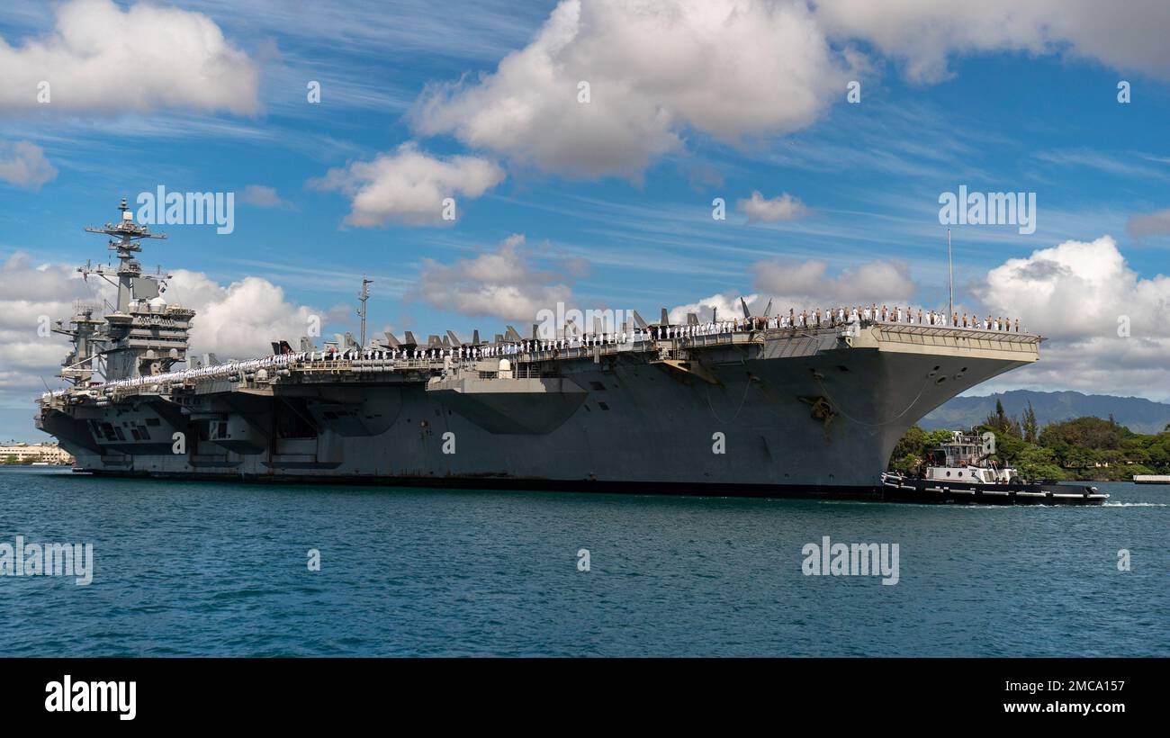 220628-N-PV401-1017 PEARL HARBOR (June 28, 2022) – Nimitz-class aircraft carrier USS Abraham Lincoln (CVN 72), arrives at Joint Base Pearl Harbor-Hickam to participate in the Rim of the Pacific (RIMPAC) 2022. Twenty-six nations, 38 ships, four submarines, more than 170 aircraft and 25,000 personnel are participating in RIMPAC from June 29 to Aug. 4 in and around the Hawaiian Islands and Southern California. The world’s largest international maritime exercise, RIMPAC provides a unique training opportunity while fostering and sustaining cooperative relationships among participants critical to en Stock Photo