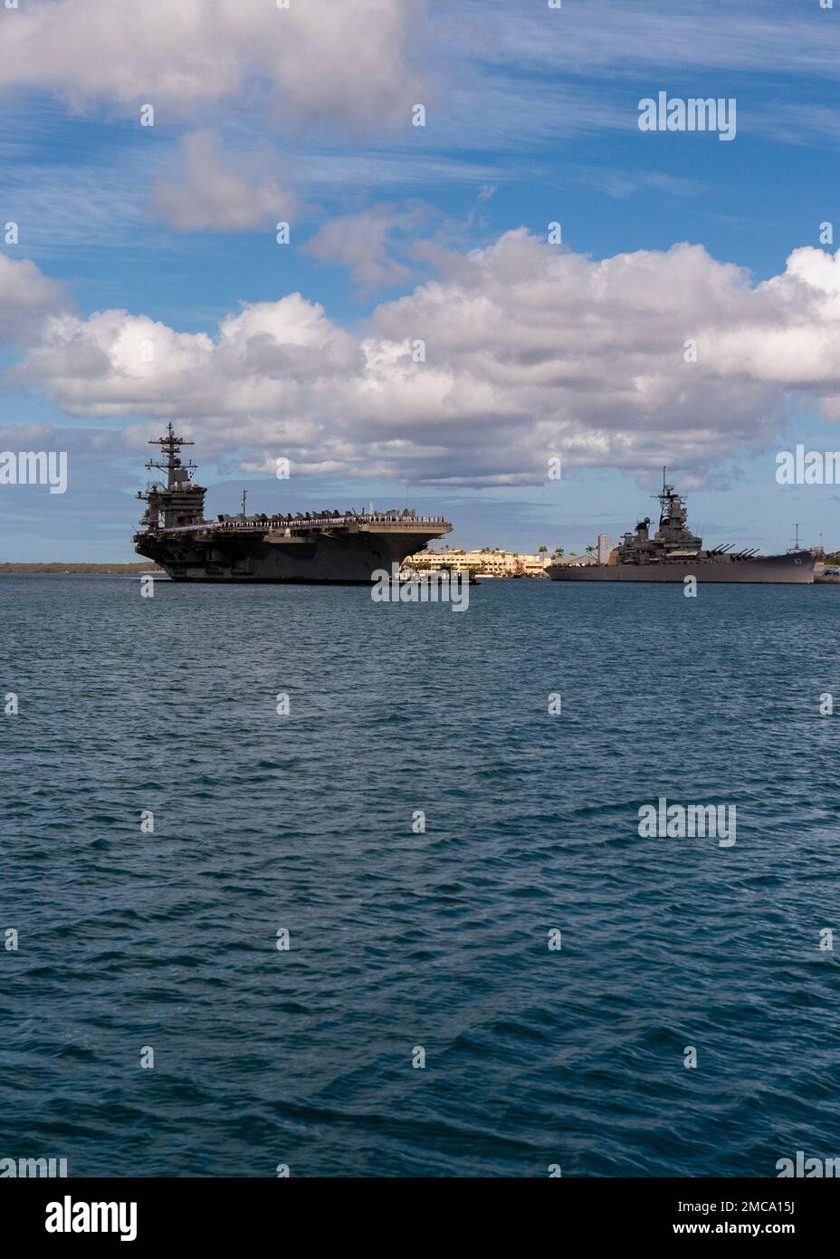 220628-N-PV401-1017 PEARL HARBOR (June 28, 2022) – Nimitz-class aircraft carrier USS Abraham Lincoln (CVN 72), arrives at Joint Base Pearl Harbor-Hickam to participate in the Rim of the Pacific (RIMPAC) 2022. Twenty-six nations, 38 ships, four submarines, more than 170 aircraft and 25,000 personnel are participating in RIMPAC from June 29 to Aug. 4 in and around the Hawaiian Islands and Southern California. The world’s largest international maritime exercise, RIMPAC provides a unique training opportunity while fostering and sustaining cooperative relationships among participants critical to en Stock Photo