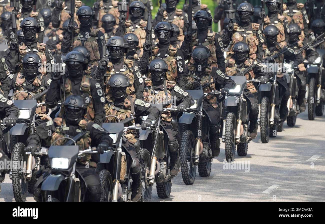 Sl Army Sf Riders Sri Lankan army special force soldiers parade during the Independence ...
