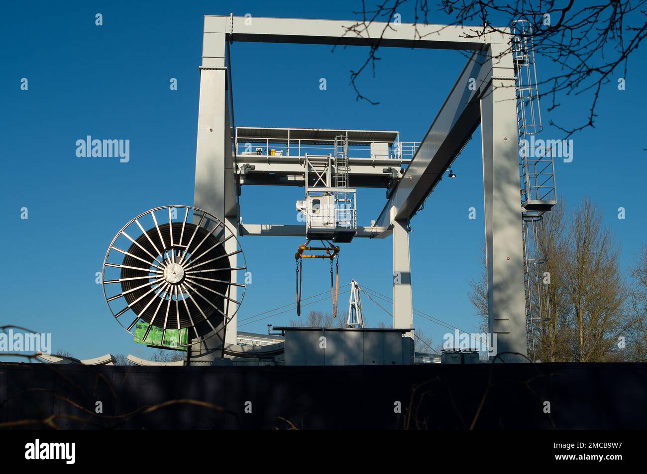 West Ruislip, UK. 21st January, 2023. A huge 45 tonne crane at the HS2