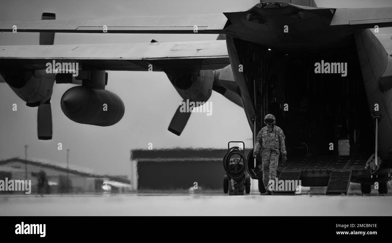 Airmen from the 182nd Airlift Wing exit a C-130 Hercules at Sawyer International Airport, Marquette, Michigan, during the Northern Agility 22-1 exercise, June 29, 2022. The aircraft and crew from the Illinois Air National Guard picked up cargo and personnel to deliver to K.I. Sawyer in Michigan’s Upper Peninsula. Northern Agility is a multi-component exercise hosted by the Michigan National Guard designed to build readiness and enhance the ability to operate in austere environments. Stock Photo