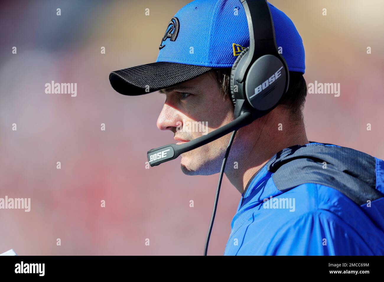 Los Angeles Rams offensive coordinator Kevin O'Connell coaches on the ...