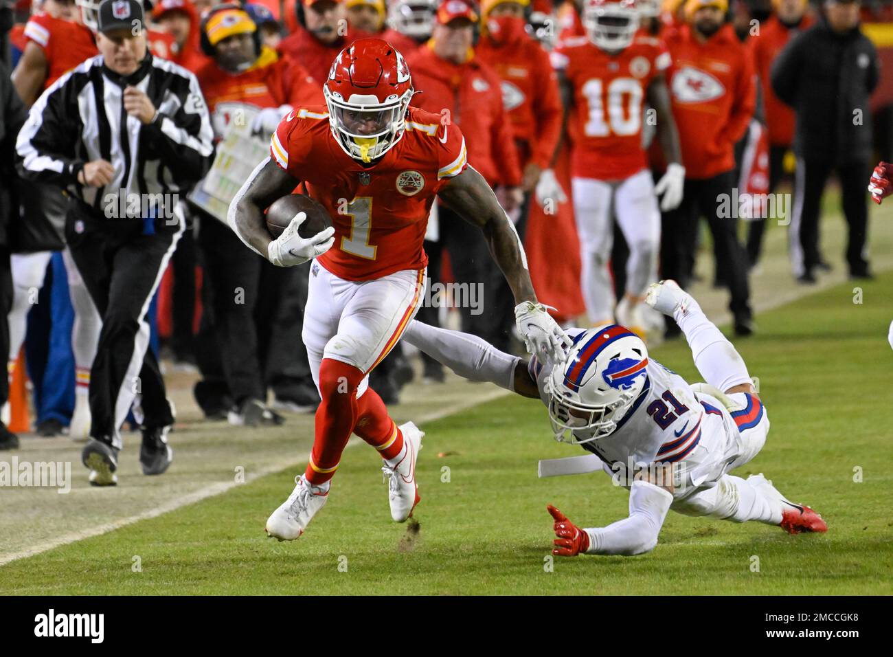 Buffalo Bills free safety Jordan Poyer (21) tries to tackle Kansas City ...