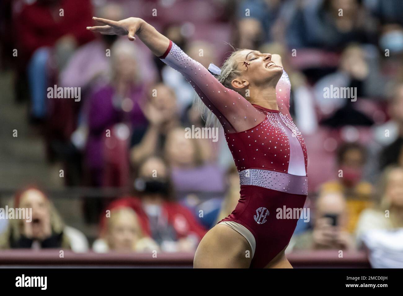 Alabama gymnast Lexi Graber competes on the floor during an NCAA ...
