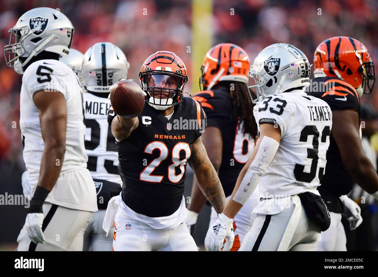 Saturday January 15, 2022: Cincinnati Bengals running back Joe Mixon (28)  warms up before the start of the NFL AFC Wildcard Playoff game between the  Las Vegas Raiders and the Cincinnati Bengals