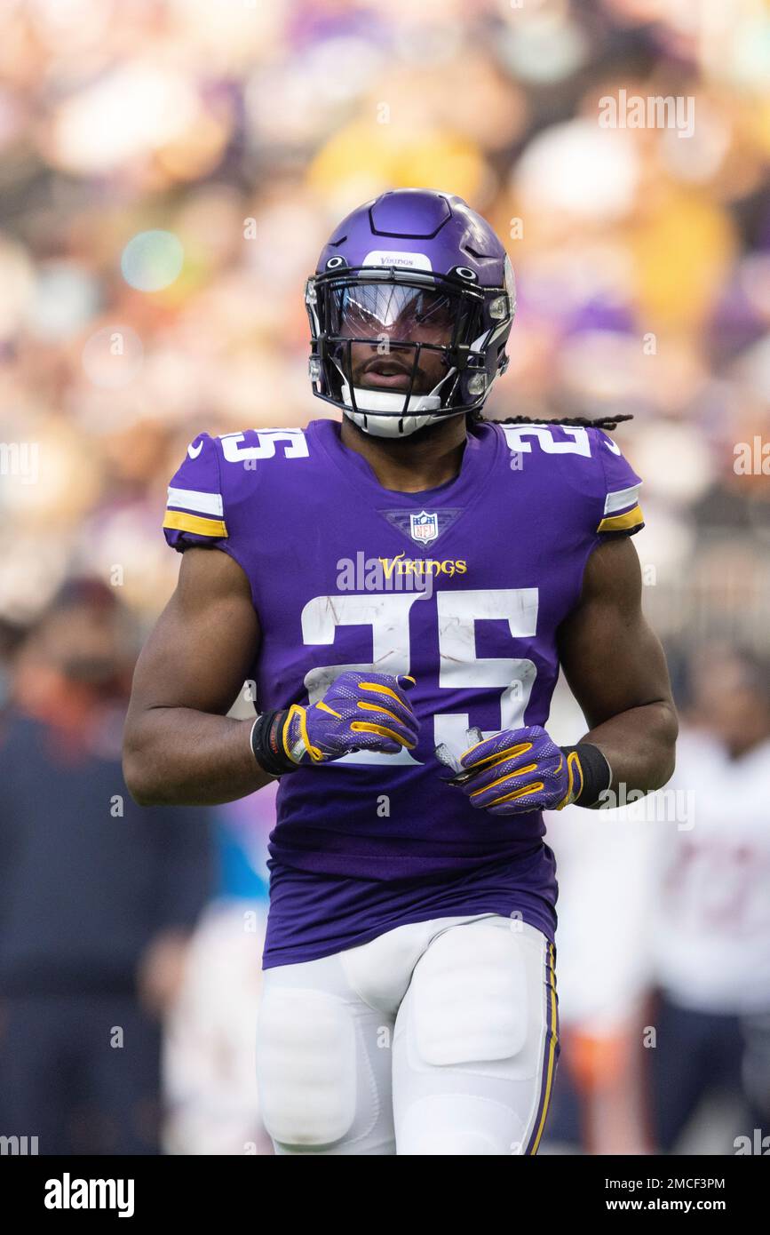 Minnesota Vikings running back Alexander Mattison (2) takes a moment before  an NFL football game against the New York Jets, Sunday, Dec. 4, 2022 in  Minneapolis. (AP Photo/Stacy Bengs Stock Photo - Alamy