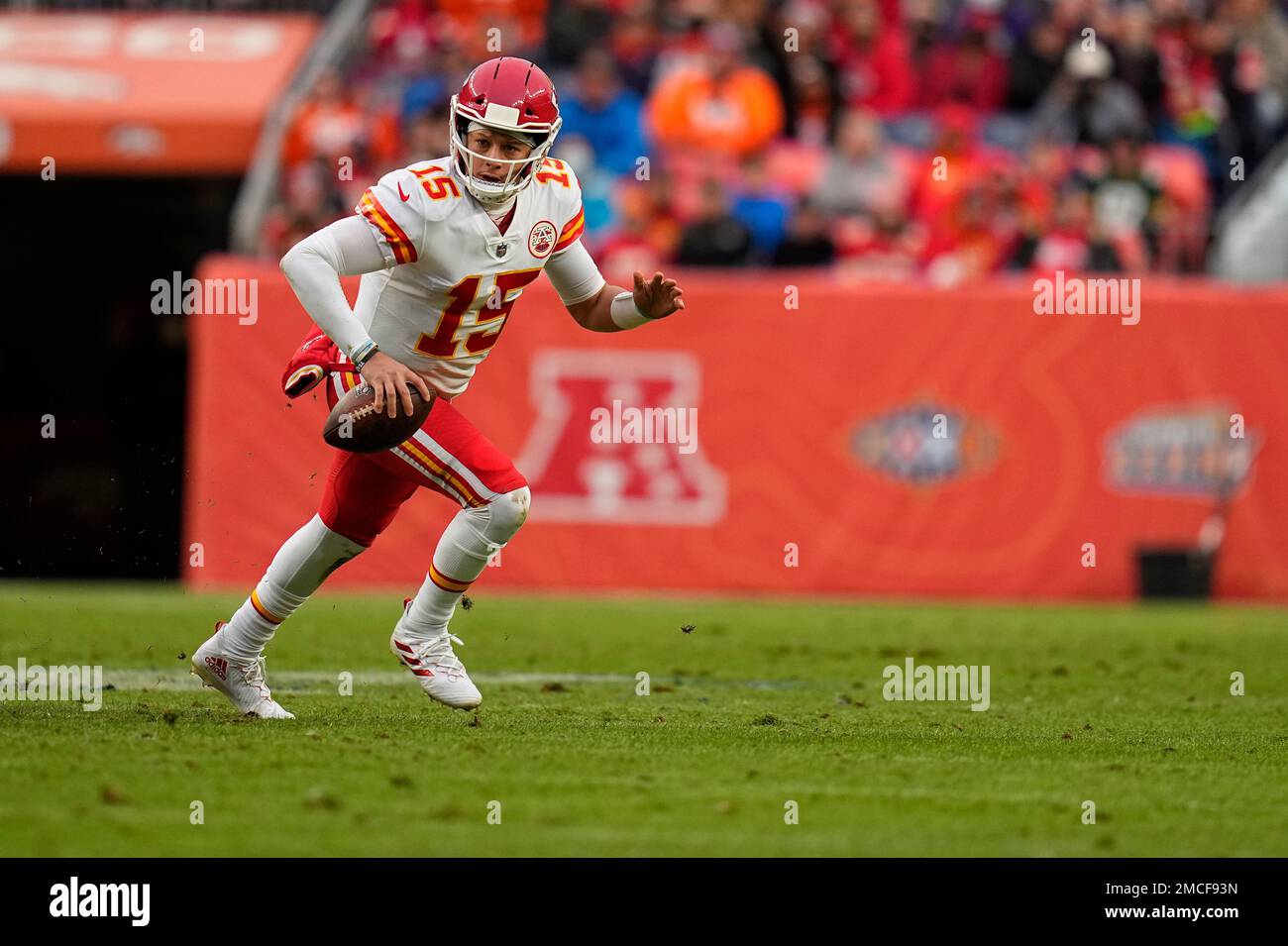 Kansas City Chiefs quarterback Patrick Mahomes (15) before an NFL football  game against the Denver Broncos Saturday, Jan. 8, 2022, in Denver. (AP  Photo/David Zalubowski Stock Photo - Alamy