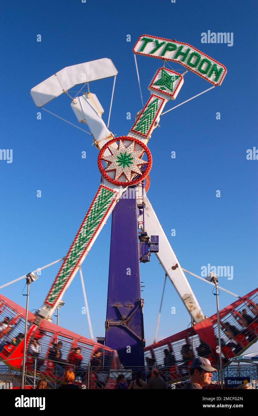 Santa cruz boardwalk tsunami ride