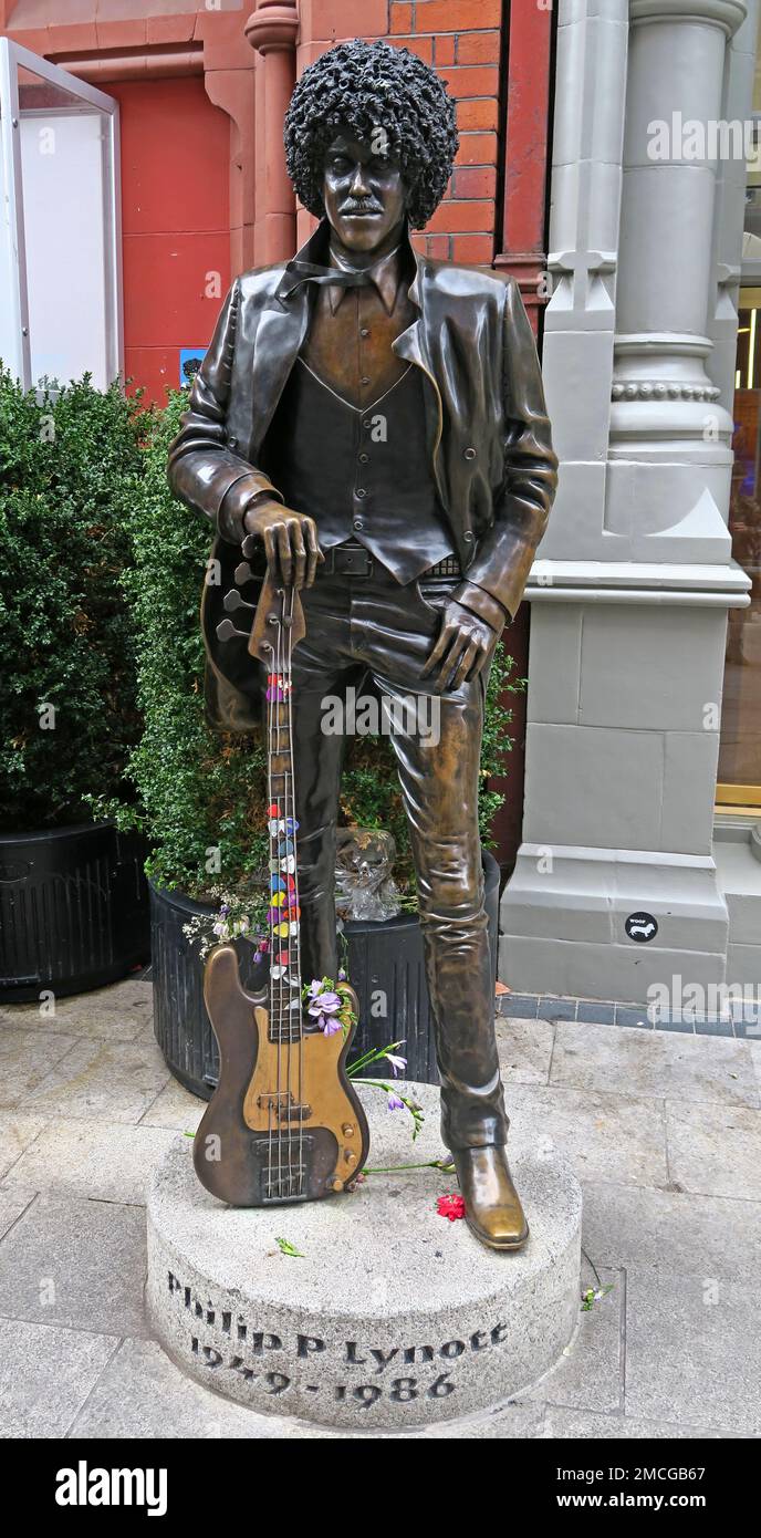 Philip P Lynott of Thin Lizzy, bronze statue, 1949-1986, by Paul Daly, on Harry Street, (off Grafton Street), Dublin 2, Eire, Ireland Stock Photo