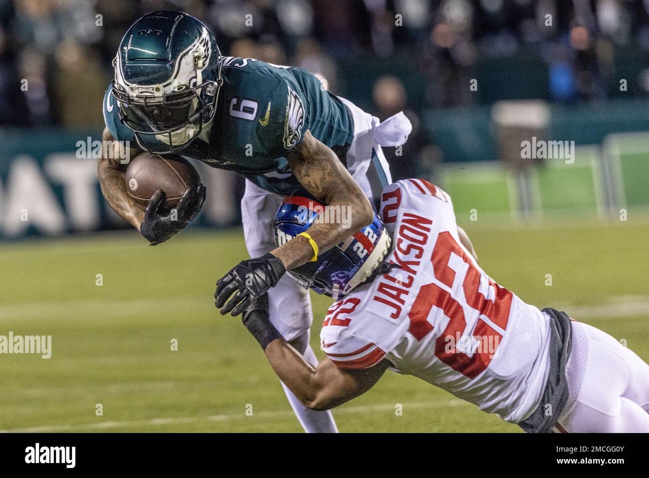 Devonta smith eagles hi-res stock photography and images - Alamy