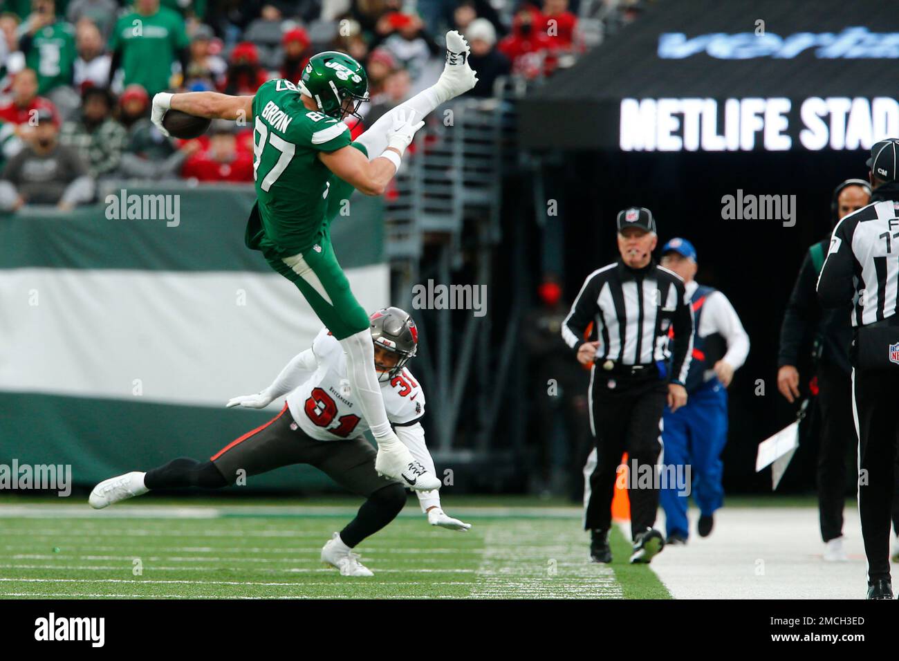 Tampa Bay Buccaneers' Antoine Winfield Jr., bottom, tackles New York