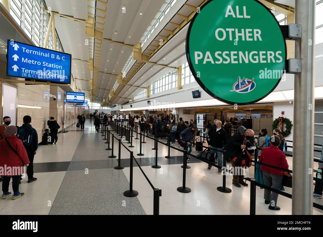 To Get In Line In An Airport