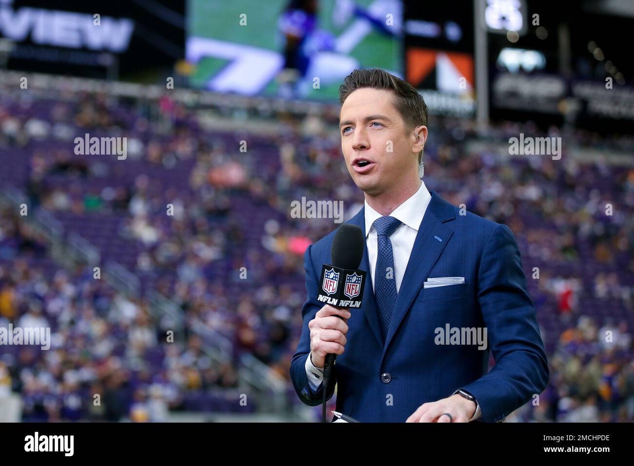 Tom Pelissero reports for the NFL Network before an NFL football game  between the Detroit Lions and Seattle Seahawks in Detroit, Sunday, Sept.  17, 2023. (AP Photo/Paul Sancya Stock Photo - Alamy