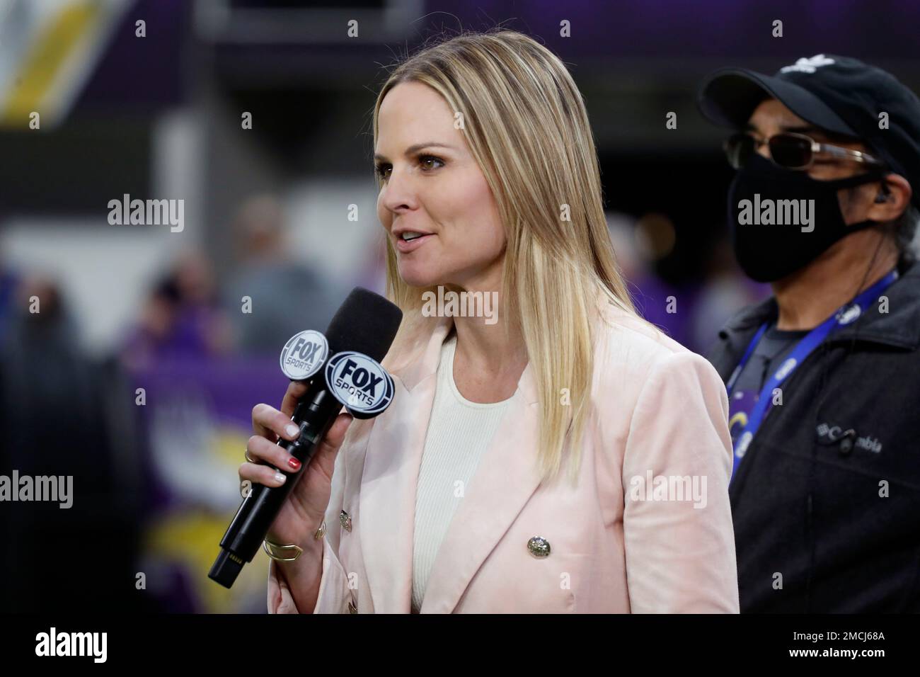 Fox sideline reporter Shannon Spake during the first half of an NFL  football game between the New your Giants and the Chicago Bears in Chicago,  Sunday, Nov. 24, 2019. (AP Photo/Paul Sancya