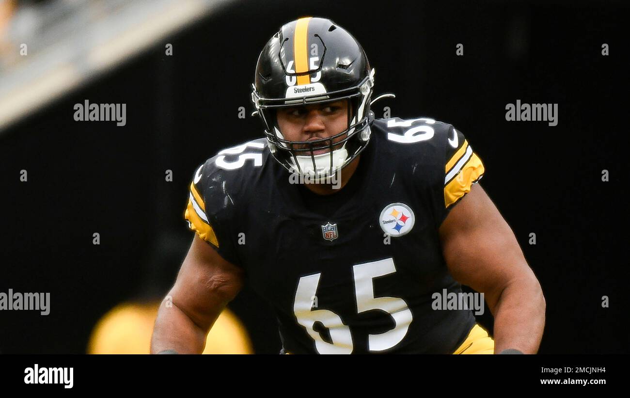 Pittsburgh Steelers offensive tackle Dan Moore Jr. (65) lines up for the  play during an NFL football game against the Cincinnati Bengals, Sunday,  Nov. 28, 2021, in Cincinnati. (AP Photo/Emilee Chinn Stock