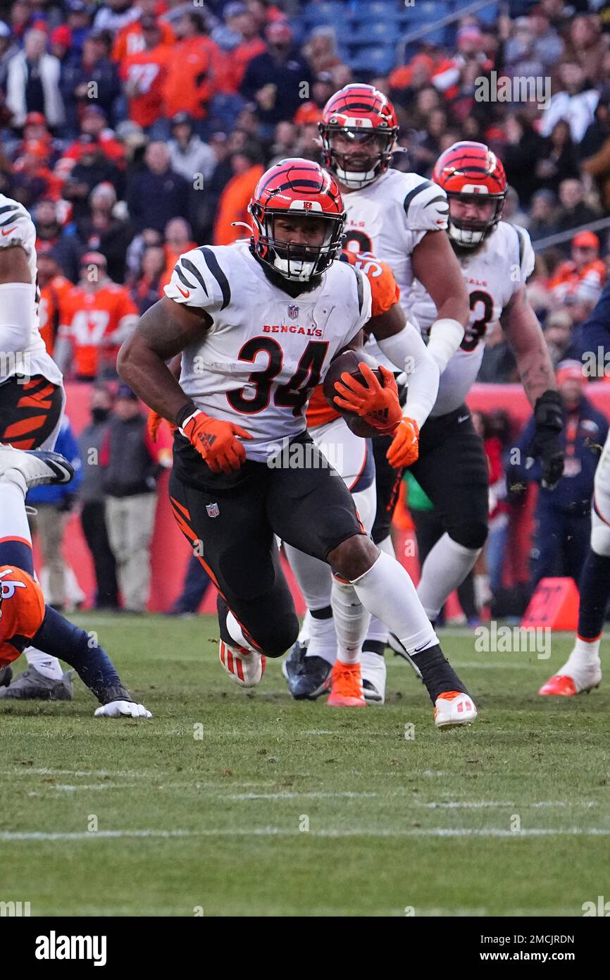 Cincinnati Bengals' running back Samaje Perine (34) celebrates against the Miami  Dolphins during an NFL preseason football game in Cincinnati, Sunday, Aug.  29, 2021. The Dolphins won 29-26. (AP Photo/Aaron Doster Stock Photo - Alamy