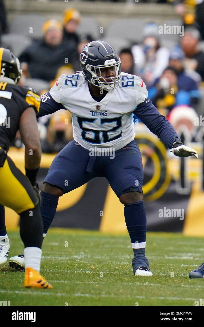Tennessee Titans guard Aaron Brewer (62) blocks during an NFL football game  against the Pittsburgh Steelers in Pittsburgh, Sunday, Dec. 19, 2021. The  Steelers won 19-13.(AP Photo/Gene J. Puskar Stock Photo - Alamy