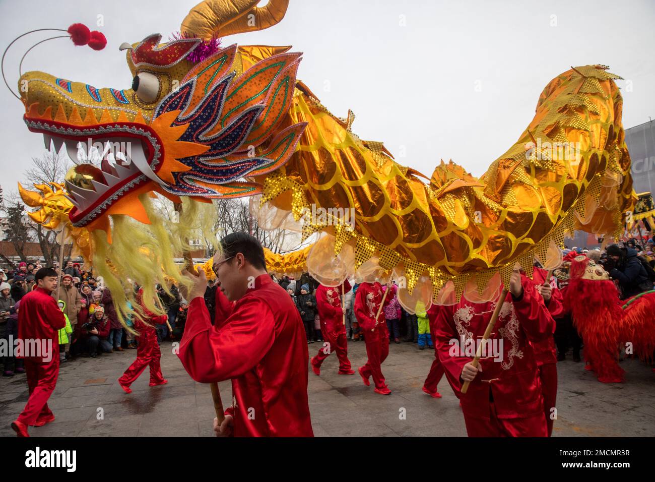 Moscow, Russia. 21st of January, 2023. Artists perform a dragon dance during the Chinese Lunar New Year celebration at the Exhibition of Achievements of National Economy (VDNH) in Moscow, Russia. Nikolay Vinokurov/Alamy Live News Stock Photo
