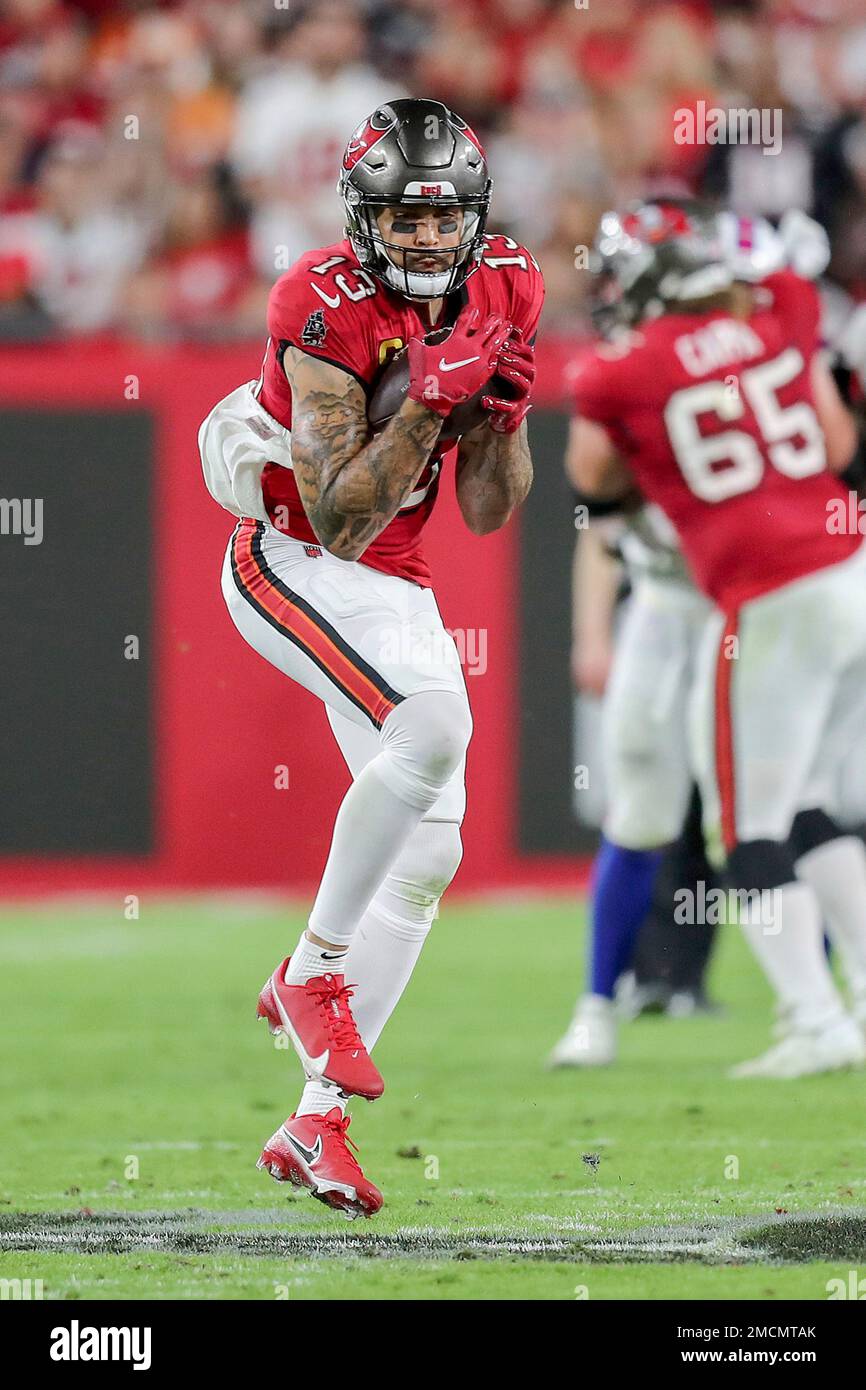 Tampa Bay Buccaneers wide receiver Mike Evans (13) catches a pass