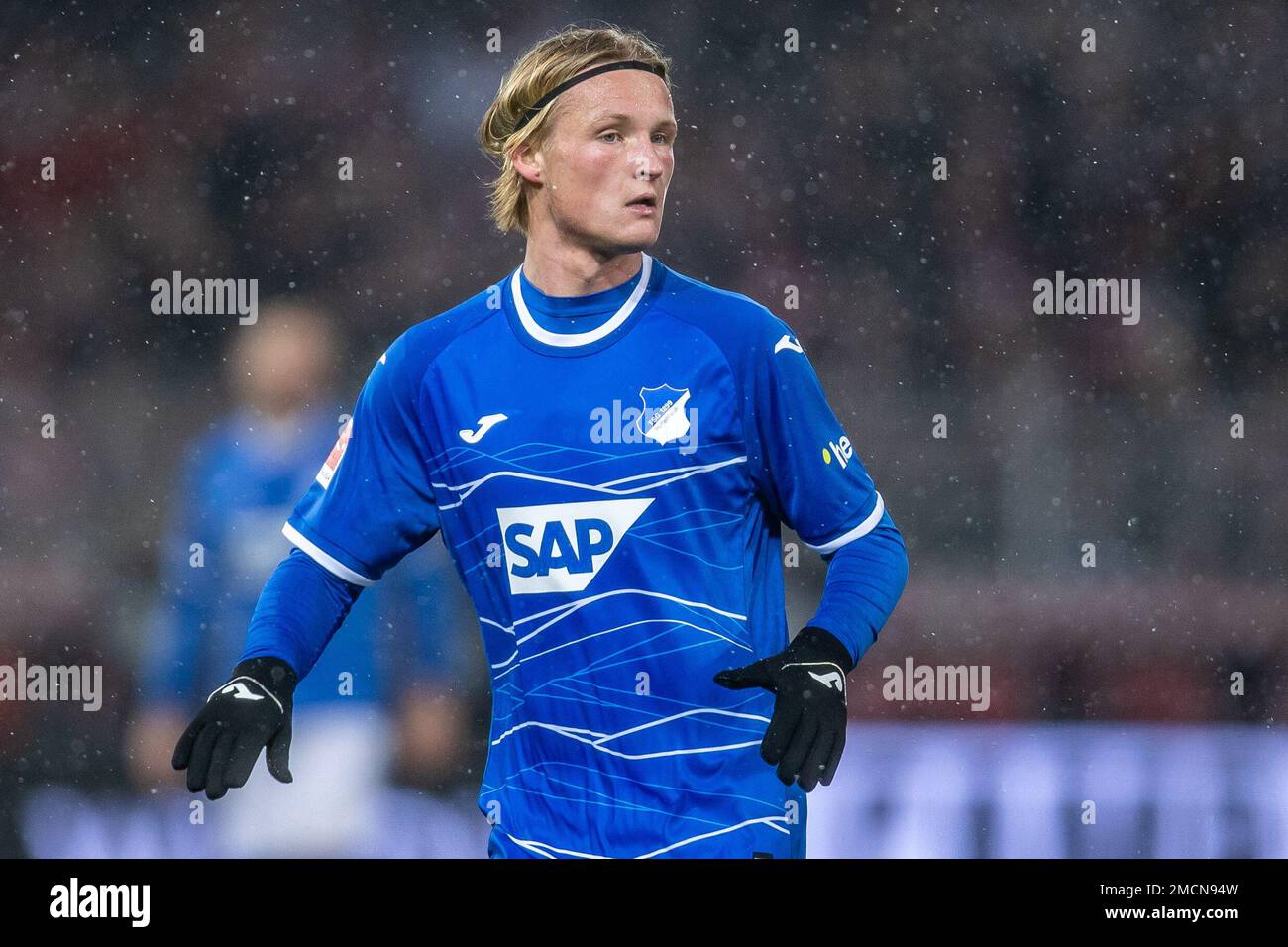 Berlin, Germany. 21st Jan, 2023. Soccer: Bundesliga, 1. FC Union Berlin -  TSG 1899 Hoffenheim, Matchday 16, An der Alten Försterei. Kasper Dolberg of  TSG Hoffenheim runs across the pitch. Credit: Andreas