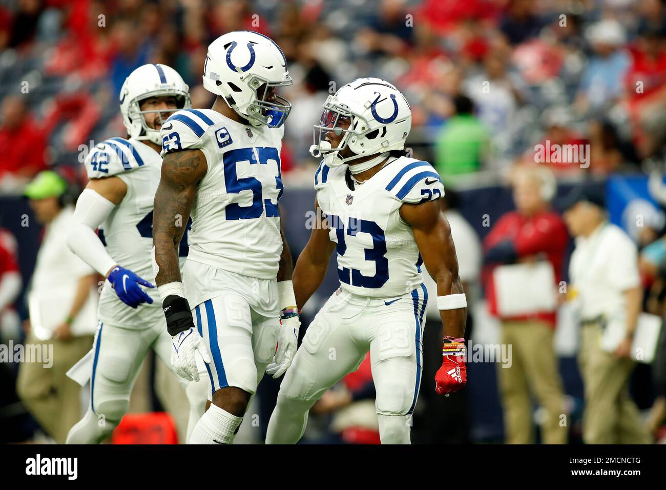 Indianapolis Colts outside linebacker Darius Leonard (53) and