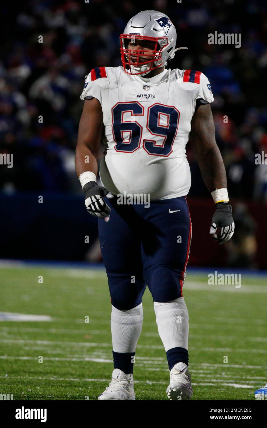 New England Patriots guard Shaq Mason (69) warms up before an NFL football  game against the Atlanta Falcons, Thursday, Nov. 18, 2021, in Atlanta. (AP  Photo/Danny Karnik Stock Photo - Alamy