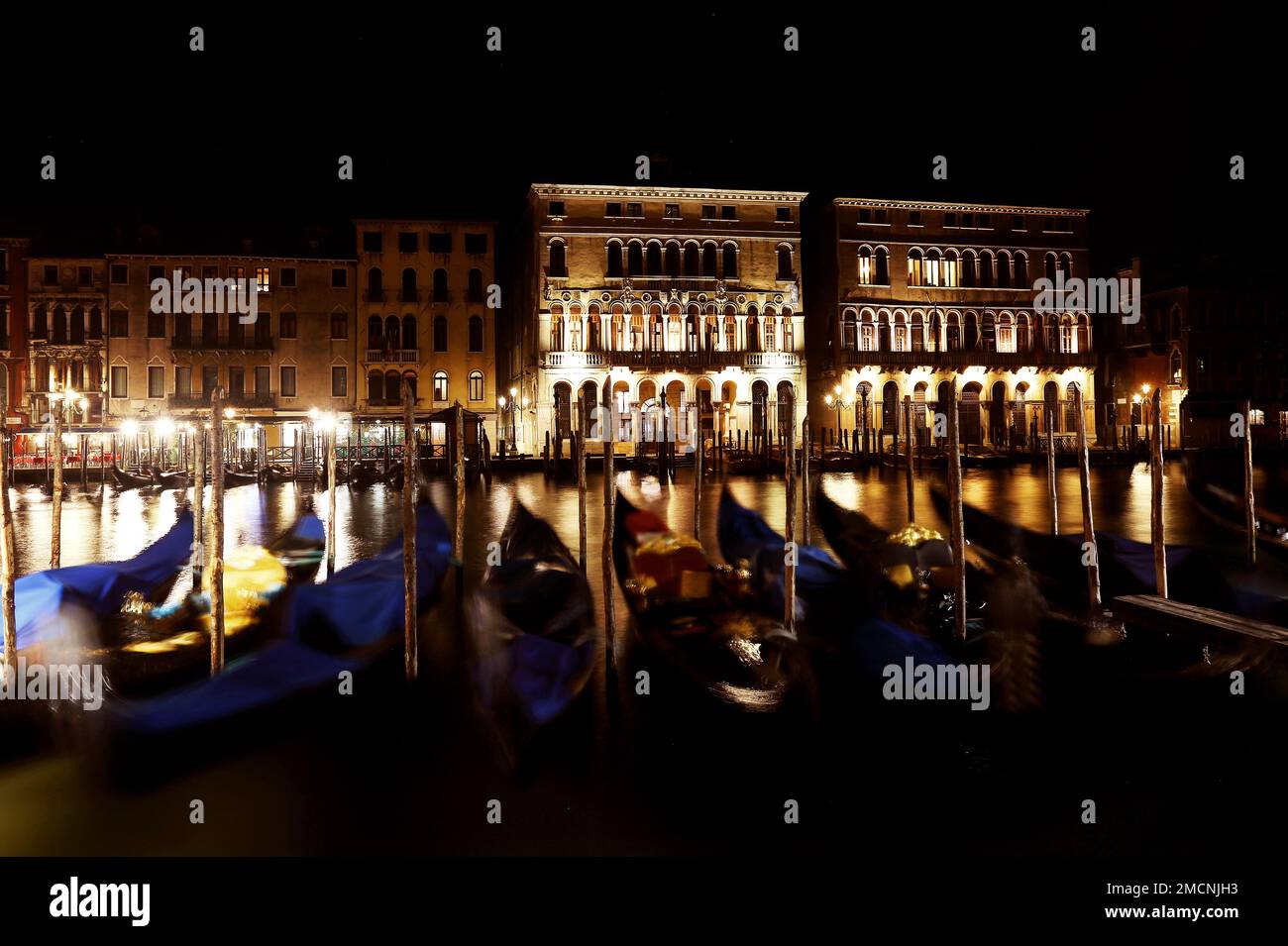 Gondoliere, Gondel, Venedig. Rudern, Romantisch, Idyllisch,  Vergnügen auf den Wasserstraßen von Venedig Stock Photo