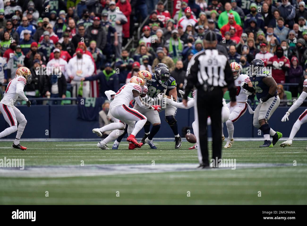 Seattle Seahawks tight end Gerald Everett during an NFL football game  against the San Francisco 49ers, Sunday, Dec. 5, 2021, in Seattle. The  Seahawks won 30-23. (AP Photo/Ben VanHouten Stock Photo - Alamy