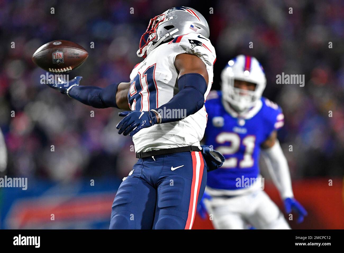 New England Patriots tight end Jonnu Smith (81) makes a catch during the  first half of an NFL football game against the Buffalo Bills in Orchard  Park, N.Y., Monday, Dec. 6, 2021. (