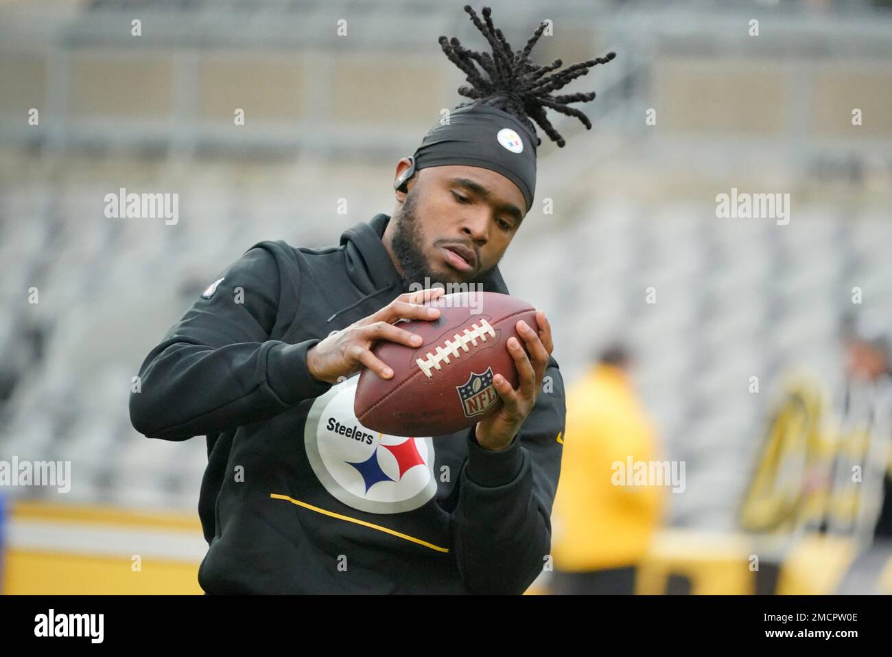Ebron Pittsburgh Steelers tight end Eric Ebron (85) warms up before an NFL ...