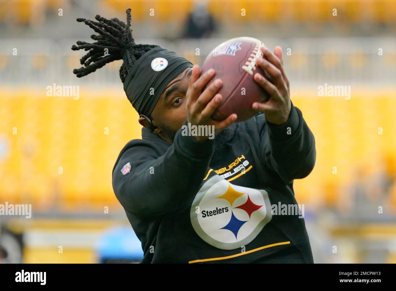 Ebron Pittsburgh Steelers tight end Eric Ebron (85) warms up before an NFL ...