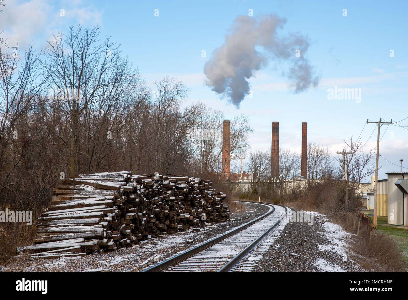 Smokestacks at the Greenidge Generation bitcoin mining facility in Dresden,  New York, tower over train tracks on Monday, November 29, 2021. (AP  Photo/Ted Shaffrey Stock Photo - Alamy