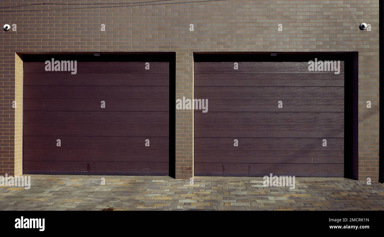 Duplex garage doors hires stock photography and images Alamy