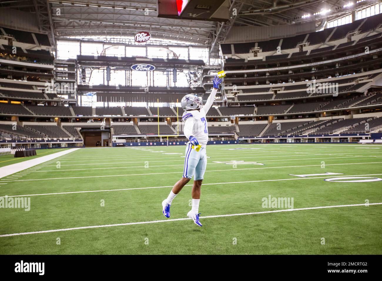 IMAGE DISTRIBUTED FOR KENDRA SCOTT - Trevon Diggs, fan favorite and  cornerback for the Dallas Cowboys, participates in Kendra Scott's The  Giving Gives On campaign on Friday, Nov. 26, 2021 in Dallas