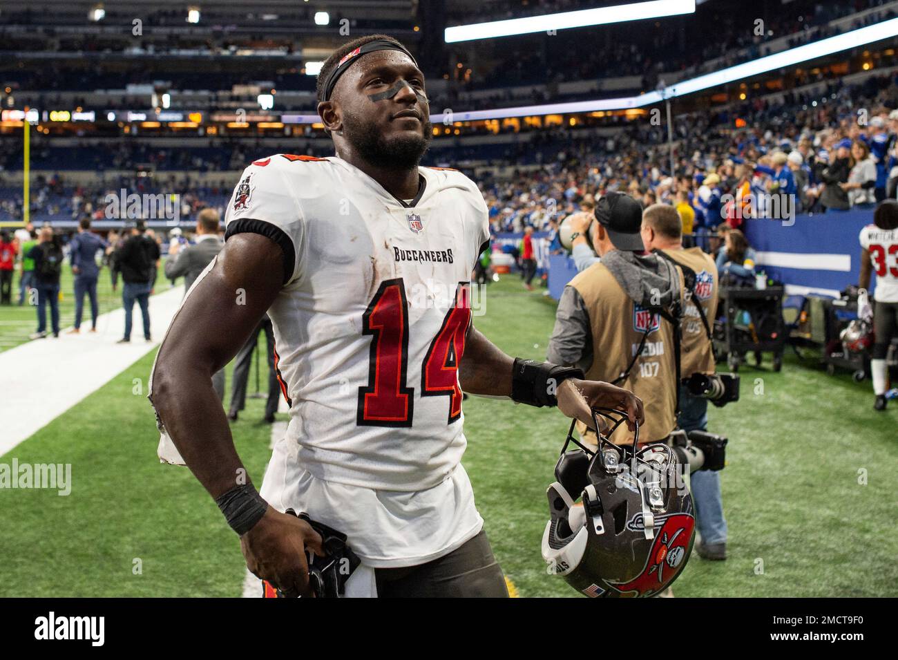 New York Giants linebacker Tomon Fox (49) runs one the field prior to an  NFL Football game in Arlington, Texas, Thursday, Nov. 24, 2022. (AP  Photo/Michael Ainsworth Stock Photo - Alamy