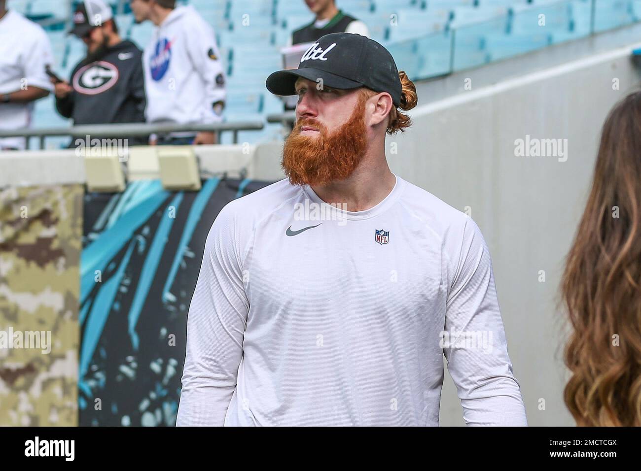 Atlanta Falcons tight end Hayden Hurst (81) warms up before an NFL