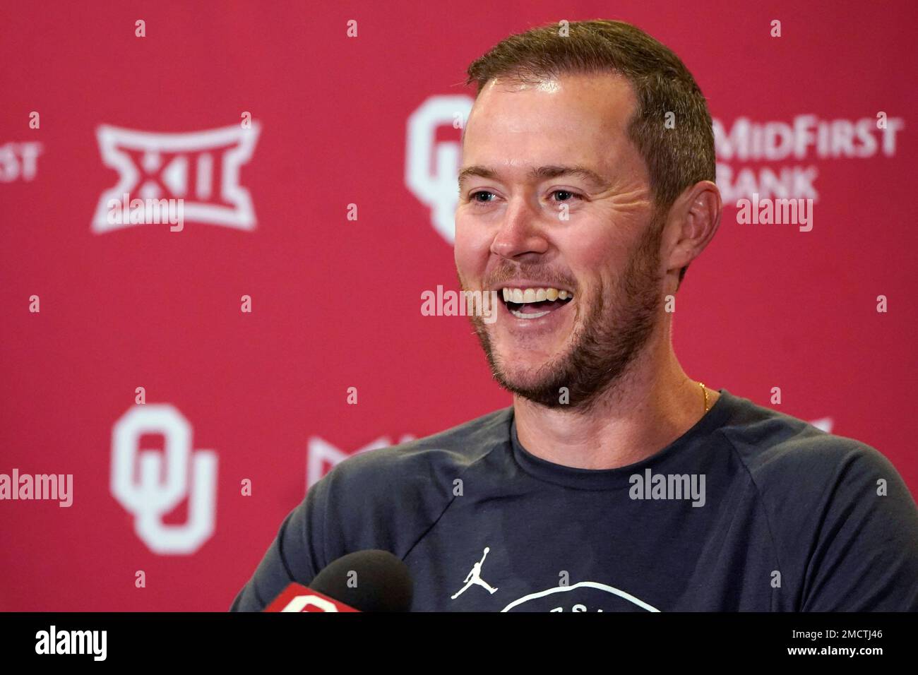 FILE Then Oklahoma head coach Lincoln Riley answers a question during(06)