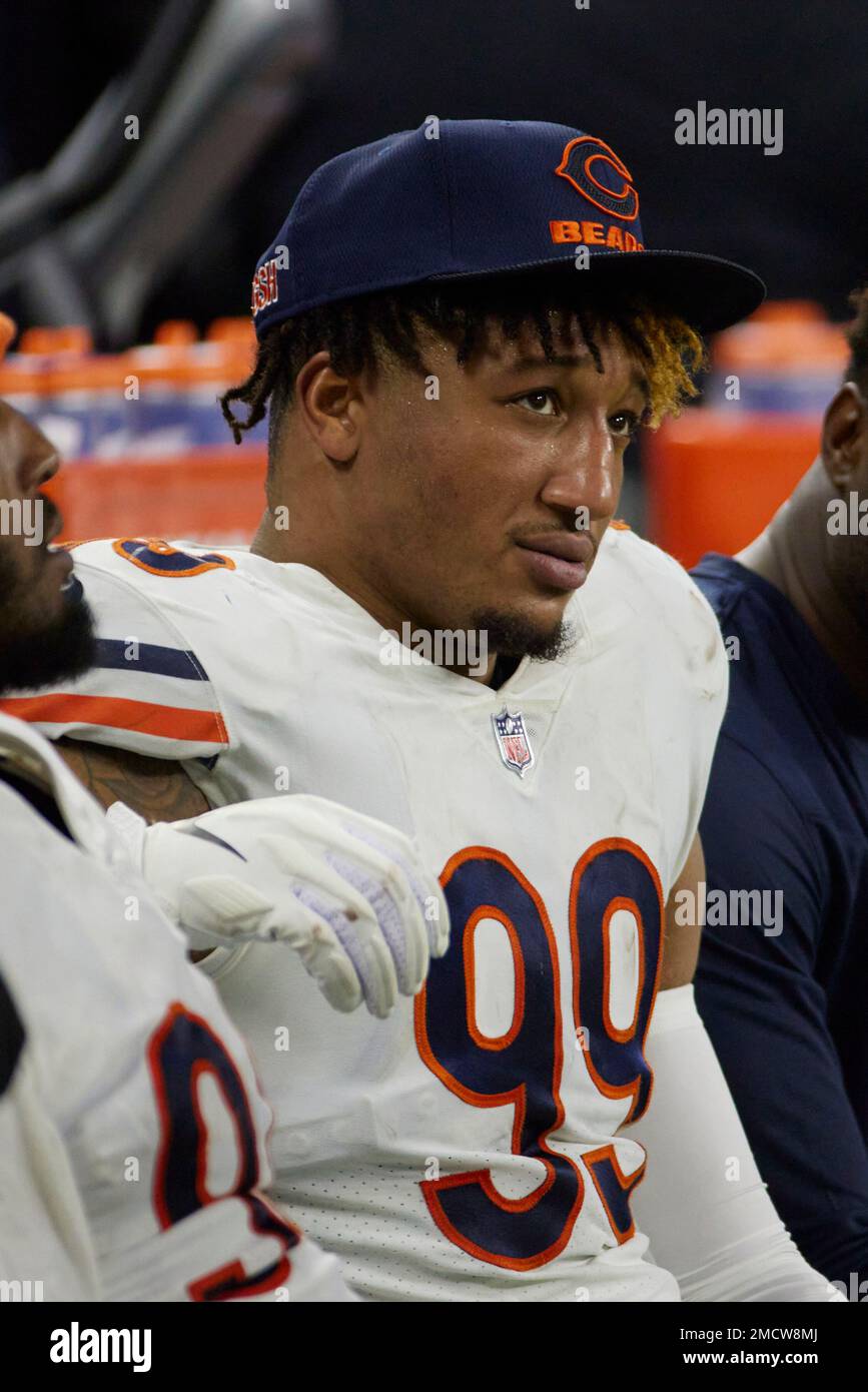 CHICAGO, IL - NOVEMBER 21: Chicago Bears outside linebacker Trevis Gipson ( 99) celebrates after a play during a game between the Chicago Bears and the  Baltimore Ravens on November 21, 2021 at