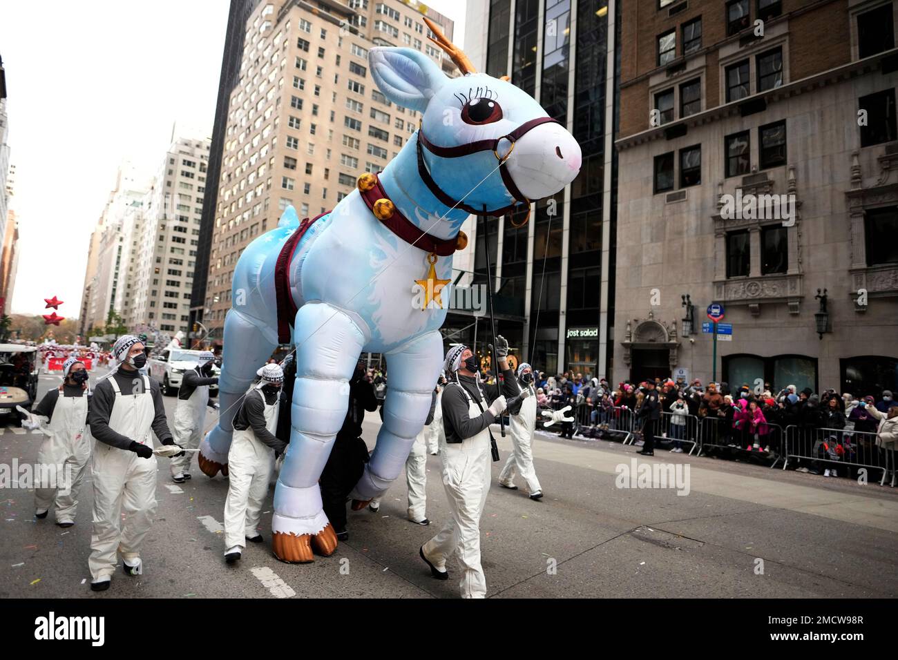 The Tiptoe float moves down 6th Avenue in the Macy's Thanksgiving Day ...