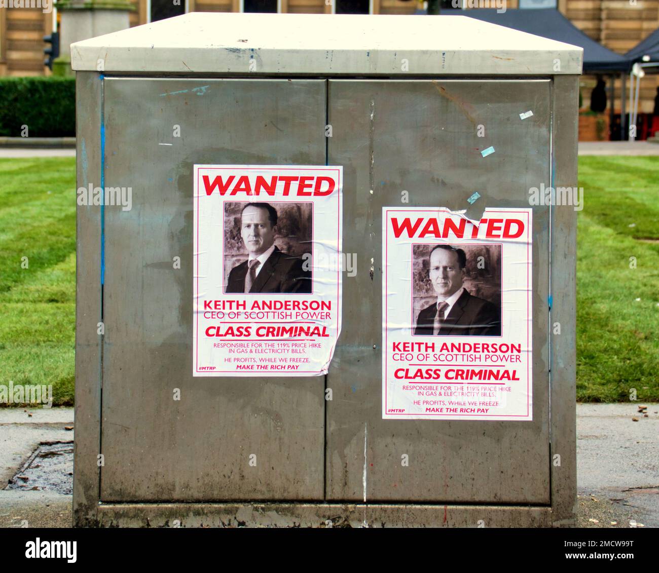 Glasgow, Scotland, UK 22nd tJanuary, 2023.  The continuing trend for street democracy not found in the media continues with power poverty having an edge as  a Wanted poster for Scottish power executive appears in George square home of local democracy the council city chambers . Credit Gerard Ferry/Alamy Live News Stock Photo