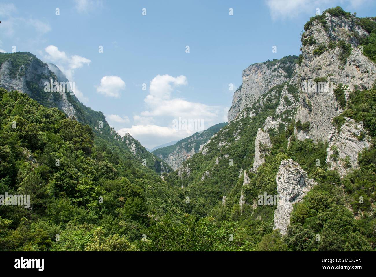 Olympus mountain range hi-res stock photography and images - Alamy