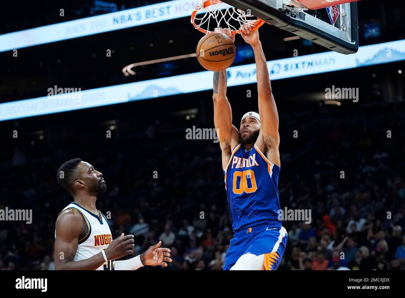 Phoenix Suns center JaVale McGee (00) dunks against Denver Nuggets ...