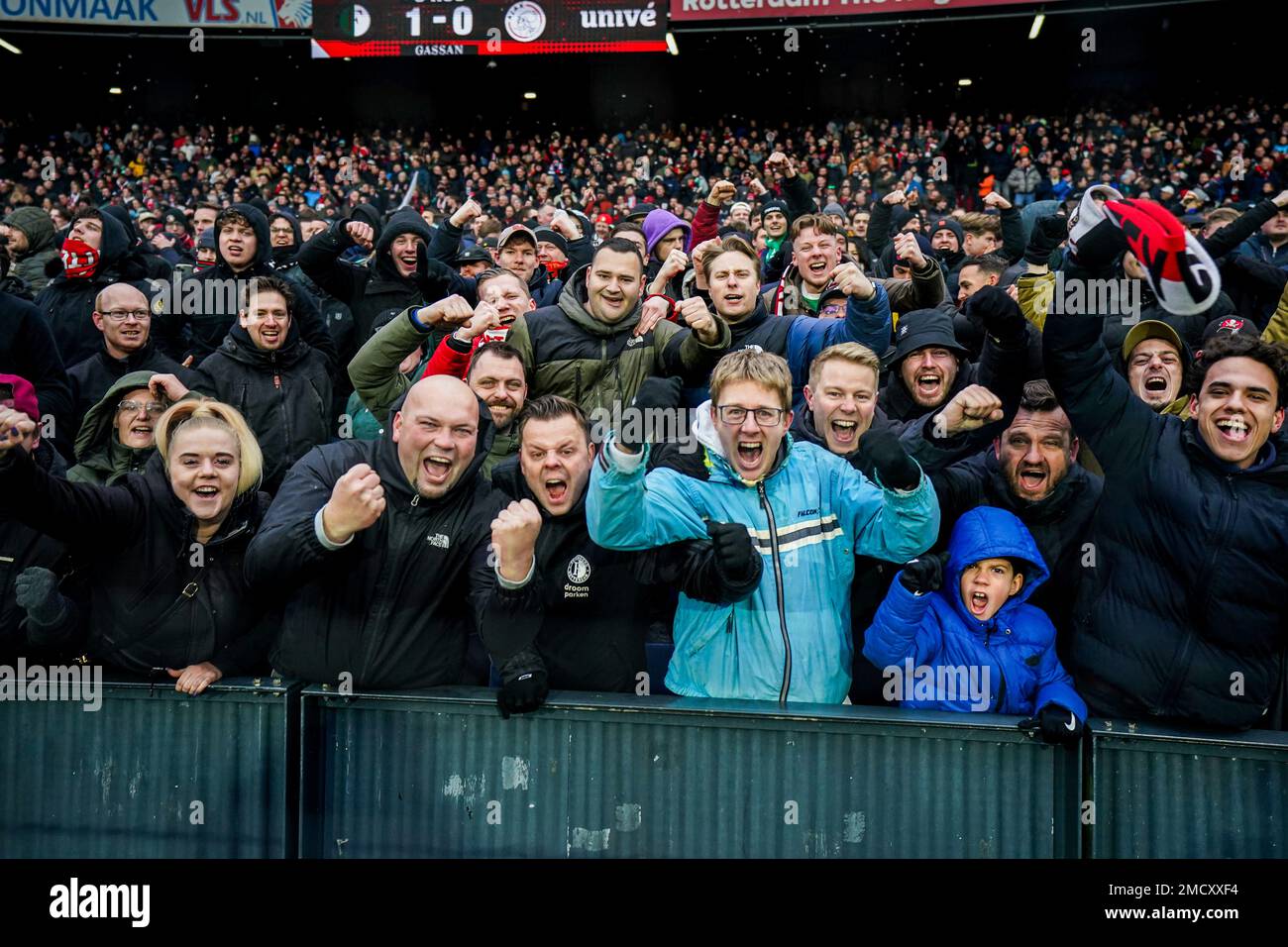 Rotterdam - Supporters of Feyenoord celebrate the 1-0 during the match ...