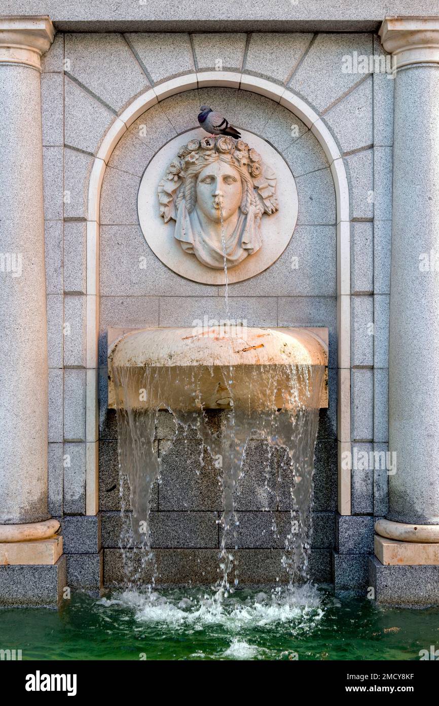 Ein Brunnen in der Innenstadt von Madrid. Stock Photo