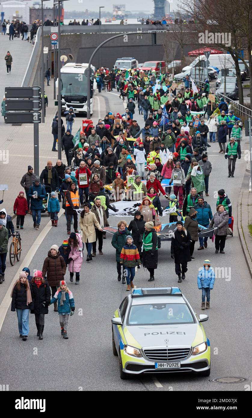 Hamburg, Germany. 22nd Jan, 2023. Participants hold banners with letters on the Johannisbollwerk during the action by several organizations and alliances - including Greenpeace and Parents for Future - for more climate protection. The organizers carried 16 round banners, each about three meters in diameter, from the Landungsbrücken to the Elbphilharmonie. Together they formed the lettering 'PEOPLE OVER PROFIT'. Credit: Georg Wendt/dpa/Alamy Live News Stock Photo